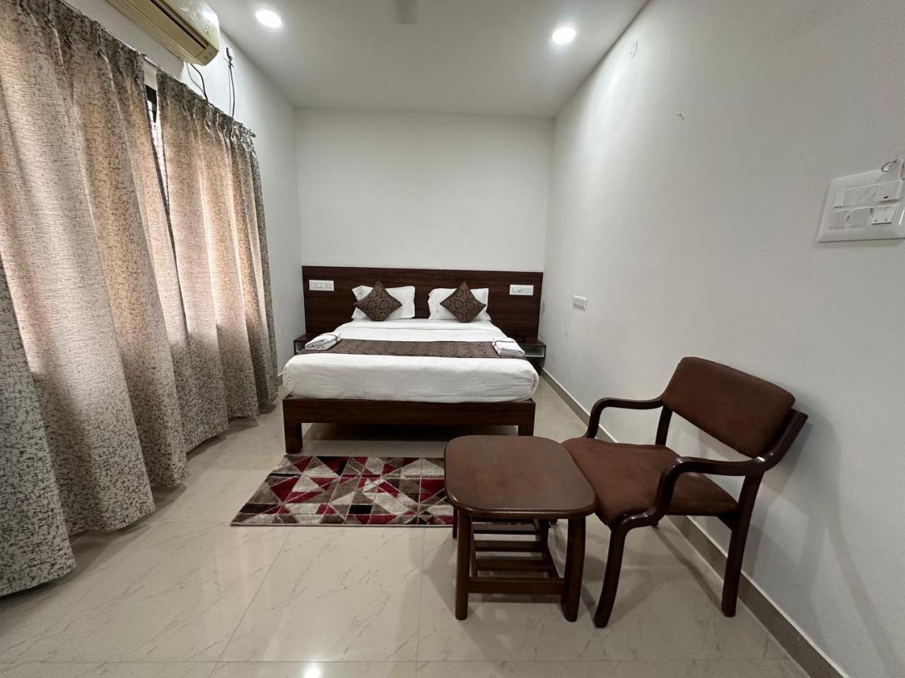 Hotel Queens Comfort Mysore Exterior foto